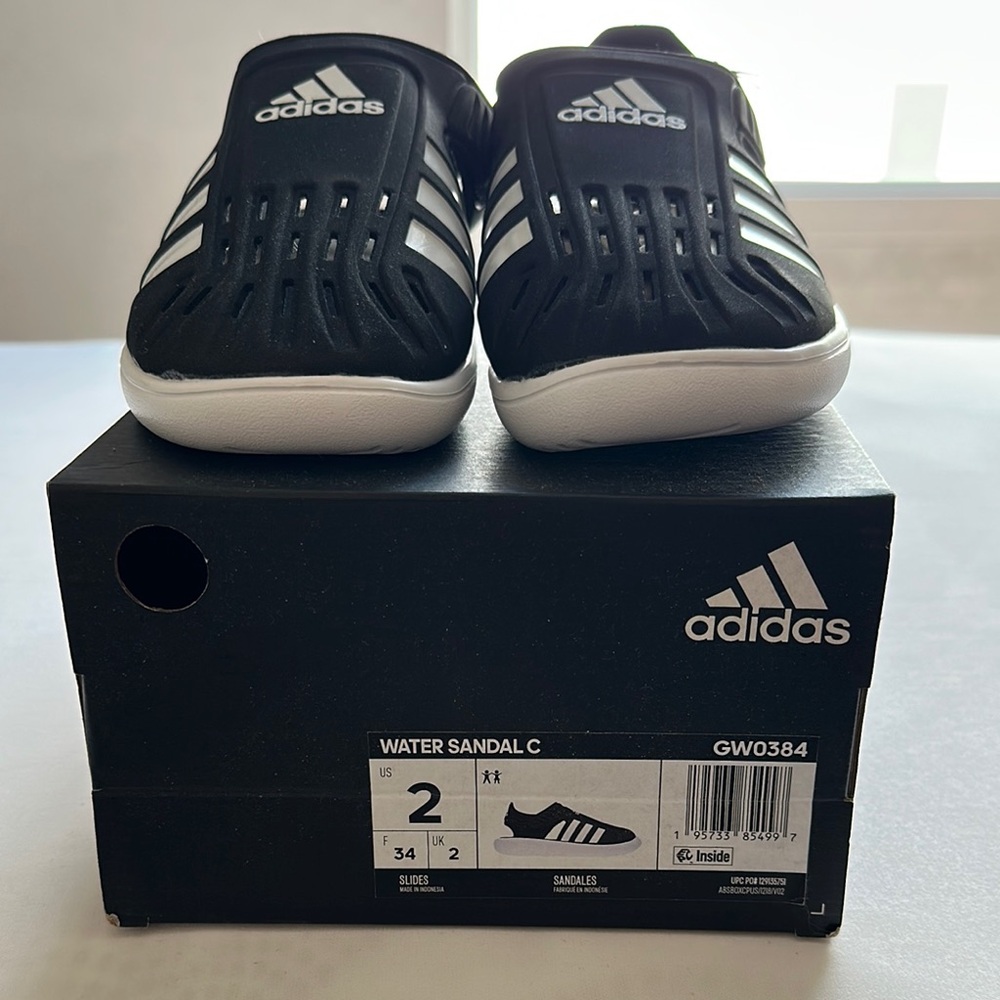 Unisex Adidas Black and White Water Sandals size 2 kids.